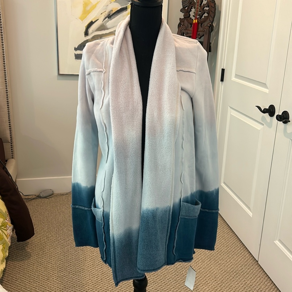 Hard tail hooded jacket